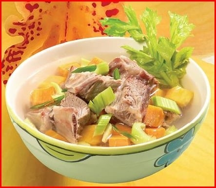 Món ăn cho bé: Canh sườn hầm khoai lang, nước dừa