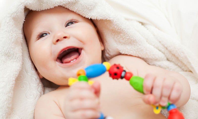 Đồ chơi cầm nắm, nhiều màu sắc và kích thước to phù hợp cho trẻ 2 đến 3 tháng tuổi 