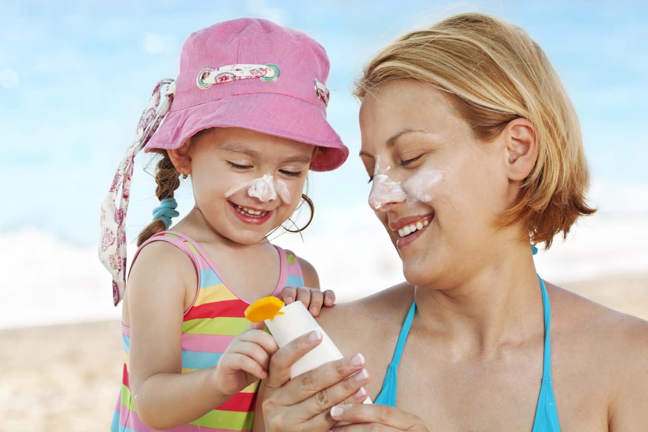 Dùng kem chống nắng cho bé có an toàn không