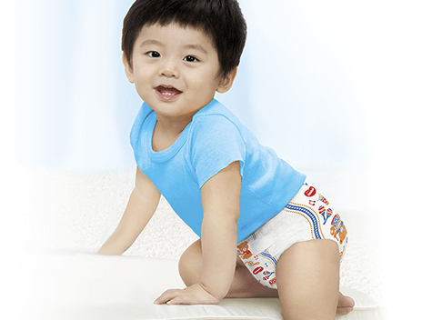Em bé mặc tã dán Huggies