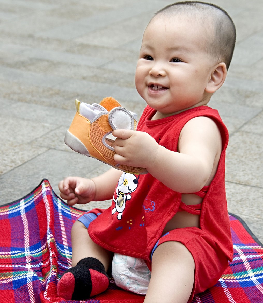 Chọn giày cho các bé yêu tập đi