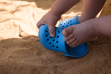 Kiểu dáng giày phù hợp cho trẻ tập đi 
