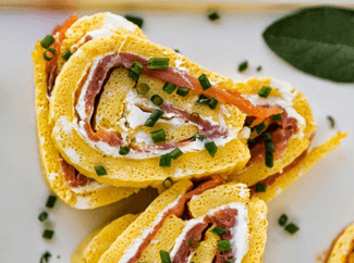 Món ăn cho bé: Trứng cuộn cá hồi