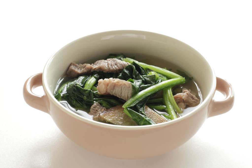 Canh cá nấu rau cải xanh