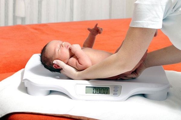 Bé 12 tháng tuổi nặng bao nhiêu kg 