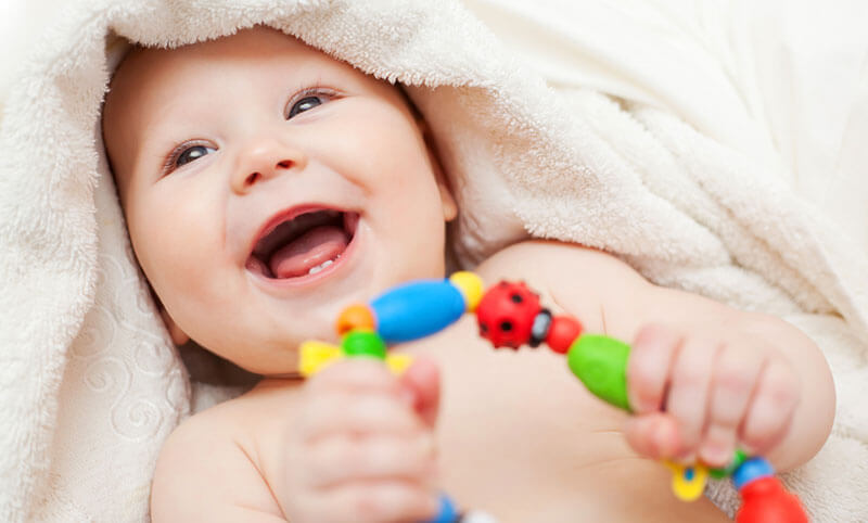 Đồ chơi cầm nắm, nhiều màu sắc và kích thước to phù hợp cho trẻ 2 đến 3 tháng tuổi