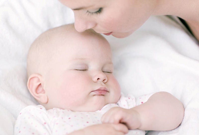 Giảm cân sau sinh là hiện tượng sụt cân sinh lý bình thường ở trẻ sơ sinh