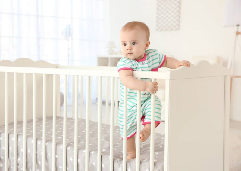 Lưu ý chất liệu và thiết kế khi chọn nôi cho trẻ sơ sinh
