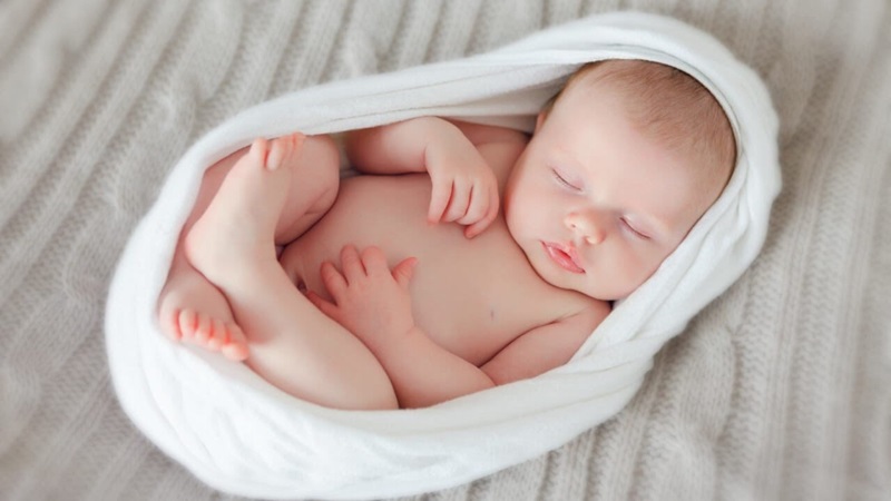 Thời gian ngủ của trẻ sơ sinh từ 15-17 tiếng mỗi ngày 