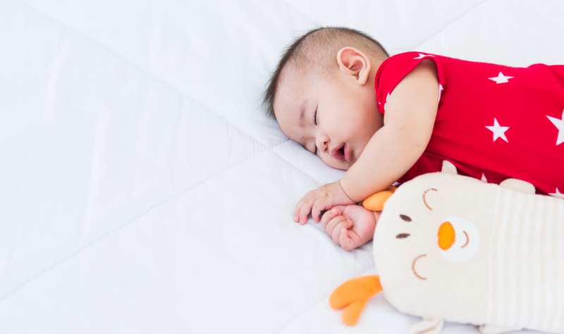 Cải thiện tình trạng ngủ hay giật mình ở bé