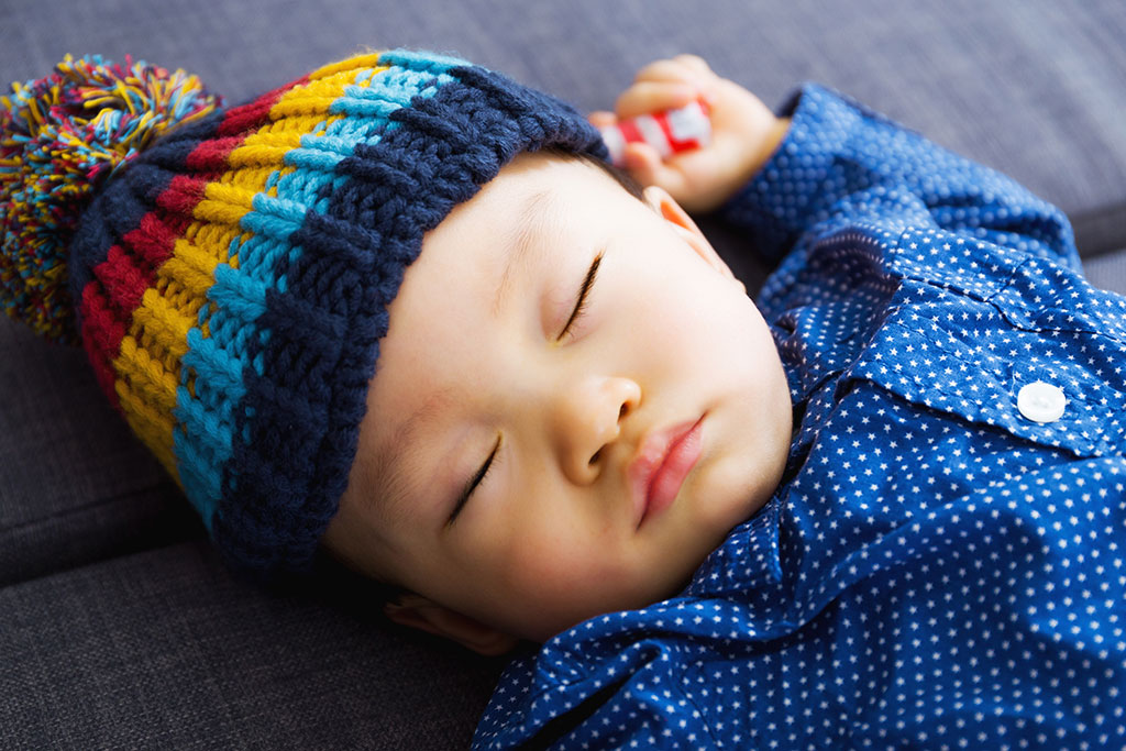 Trẻ sơ sinh ngủ nhiều, không chịu bú mẹ: lợi hay hại?