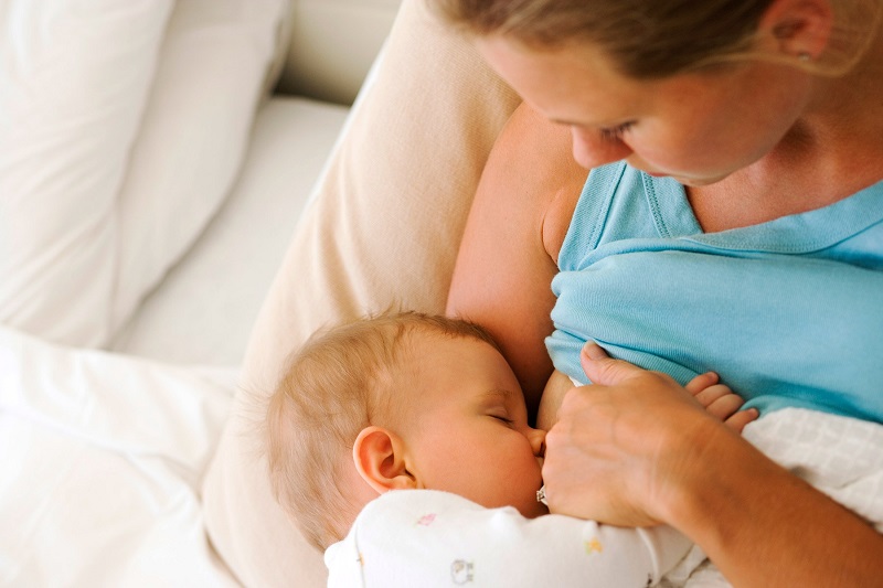 Bú mẹ đúng cách giúp quá trình hấp thụ dinh dưỡng hiệu quả hơn 