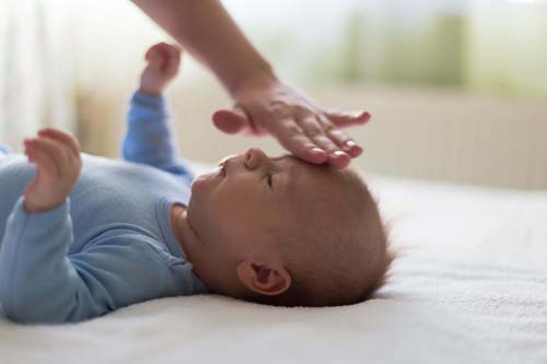 Cách hạ sốt nhanh cho bé