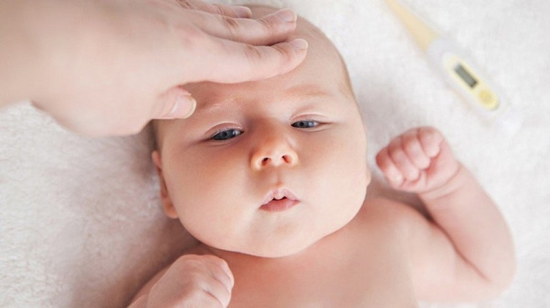 Một số nguyên nhân gây sốt ở trẻ sơ sinh và trẻ nhỏ