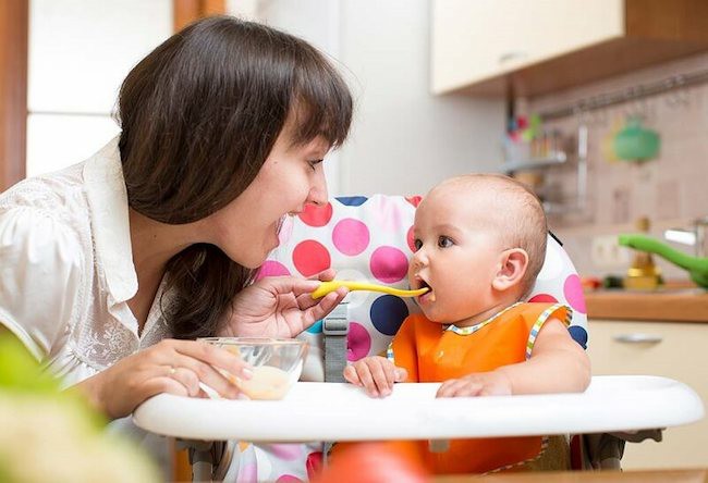 Thay đổi chế độ ăn uống là cách chữa trị trẻ sơ sinh bị sôi bụng
