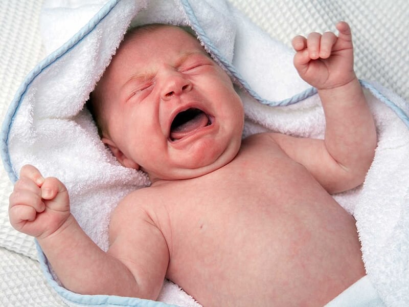 triệu chứng bé sơ sinh bị tiêu chảy