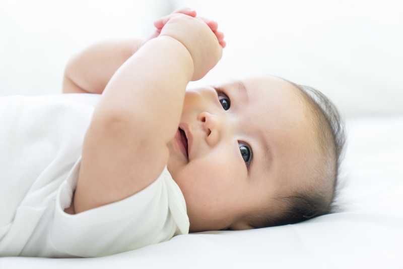 cách chăm sóc mắt trẻ sơ sinh bị nghèn