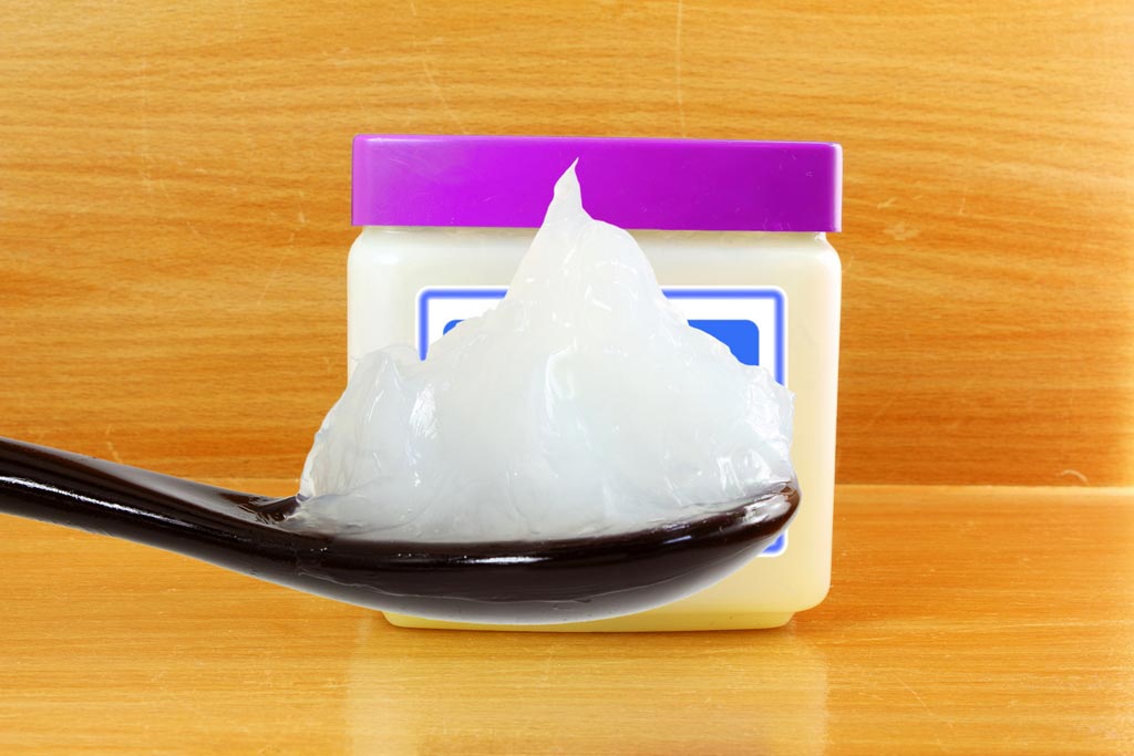 Mẹ nên chọn kem chống hăm chất lượng và phù hợp với làn da của bé sơ sinh