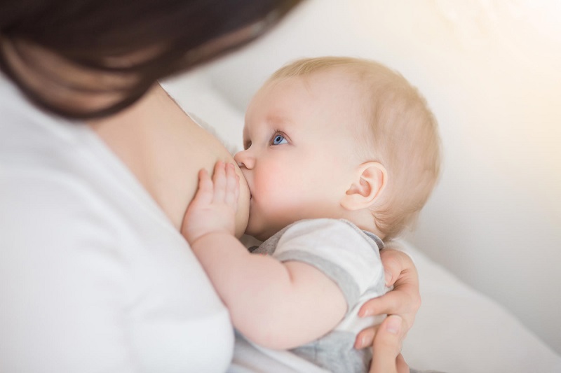 Lợi ích nuôi con bằng sữa mẹ mang đến nhiều nguồn dinh dưỡng quan trọng cho bé