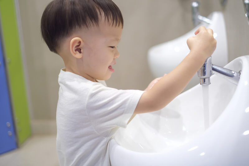có nên tẩy giun cho trẻ dưới 2 tuổi
