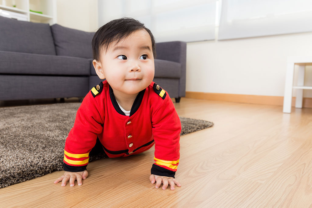 Bé 12 tháng tuổi