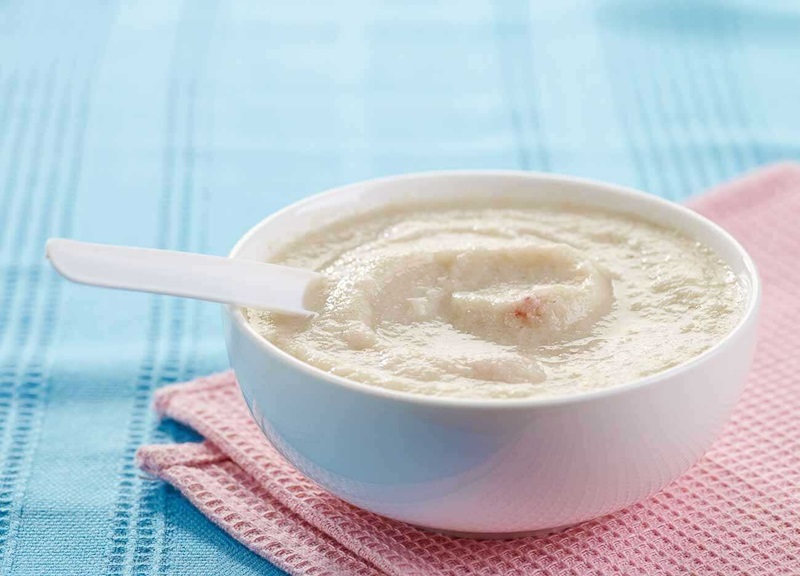 Mẹ cần đọc kỹ hướng dẫn trên bao bì để biết cách pha và liều lượng hợp lý (Nguồn: Sưu tầm)