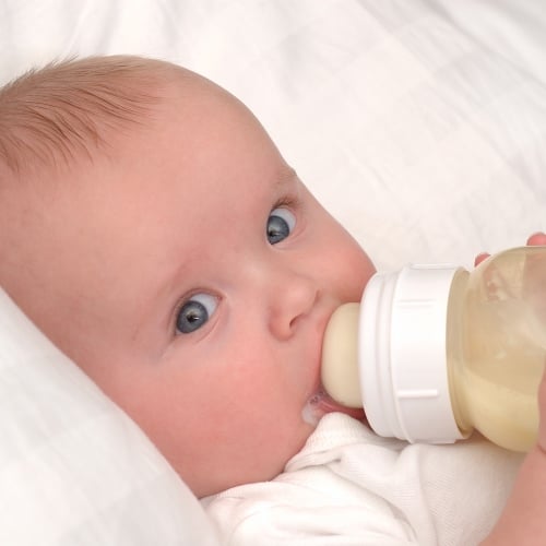 Khi nào bé cần uống sữa?