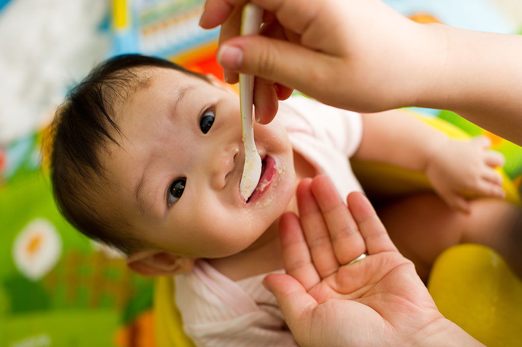 Dinh dưỡng cho bé ăn dặm
