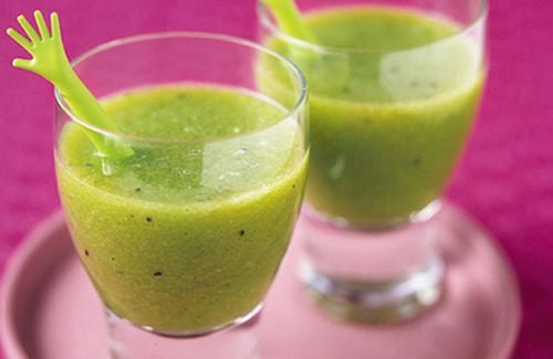 Thơm ngon hỗn hợp kiwi, chuối chín và phô mai cho bé