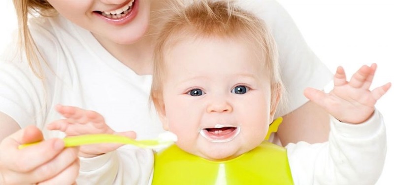 Trẻ mấy tháng ăn được váng sữa?