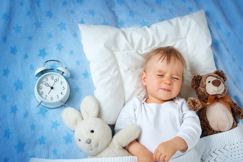 trẻ bị sốt và nôn