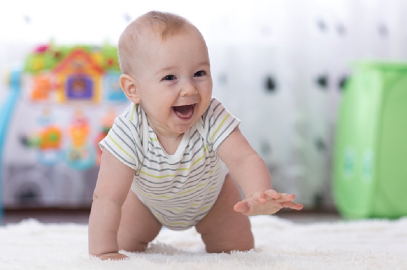 Trẻ biết ngồi trước khi biết bò