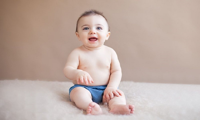 Trẻ mấy tháng biết ngồi?
