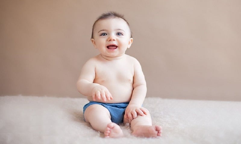 Trẻ mấy tháng biết ngồi?