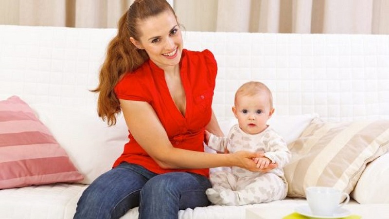 Bé mấy tháng biết ngồi được coi là muộn