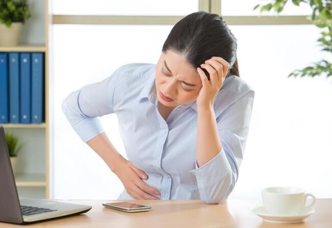 Khí hư có mùi hôi có thể do một số bệnh lý liên quan