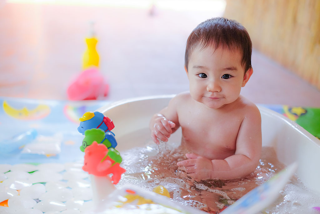 Sắp xếp phòng tắm cho bé yêu