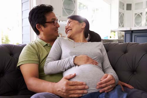 Các tư thế quan hệ khi mang thai không ảnh hưởng thai nhi