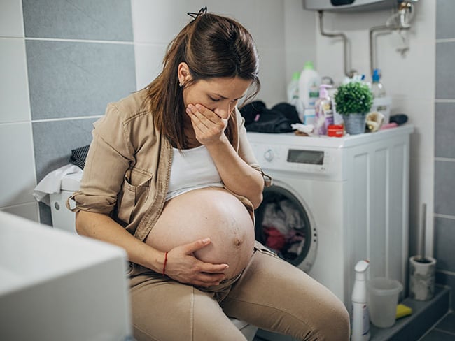 Mẹ bầu bị tiêu chảy sau 2 - 3 ngày không thuyên giảm thì nên đến ngay bác sĩ