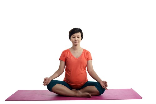 Mẹ bầu tập yoga