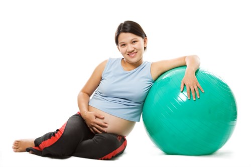 Mẹ bầu tập yoga