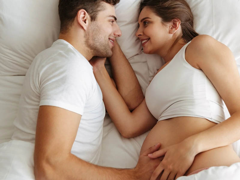Quan hệ khi mang thai 3 tháng đầu: Lưu ý & Tư thế an toàn – Huggies