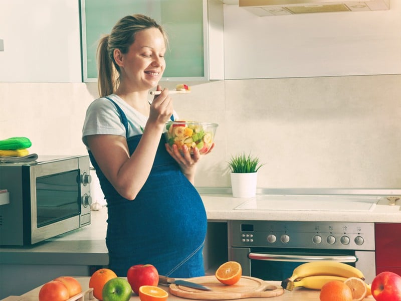 Chế độ dinh dưỡng cũng giúp thai vào tử cung nhanh hơn