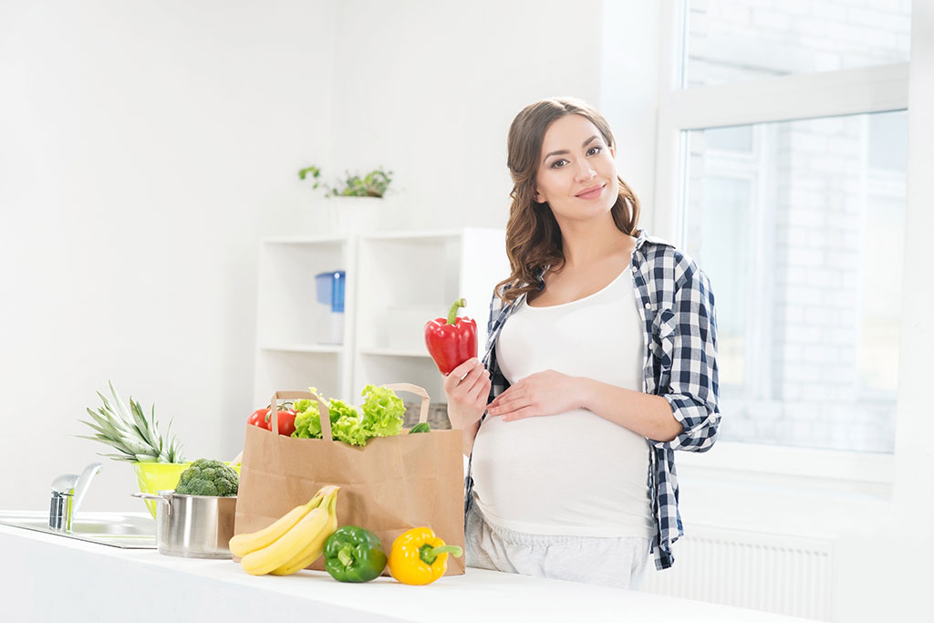 Bà bầu ăn gì để con thông minh