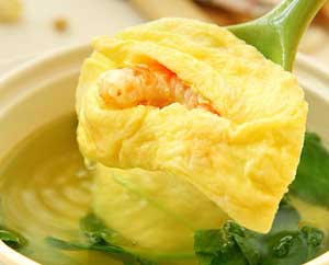 Món ăn cho bà bầu: Canh lòng đỏ trứng gà nấu bông cải