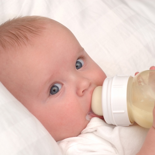Tìm hiểu hàm lượng dinh dưỡng trong sữa cho bé