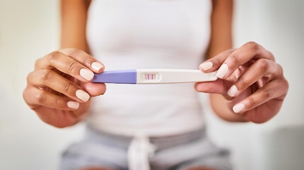 Sử dụng que thử thai để kiểm tra xem đã có thai chưa