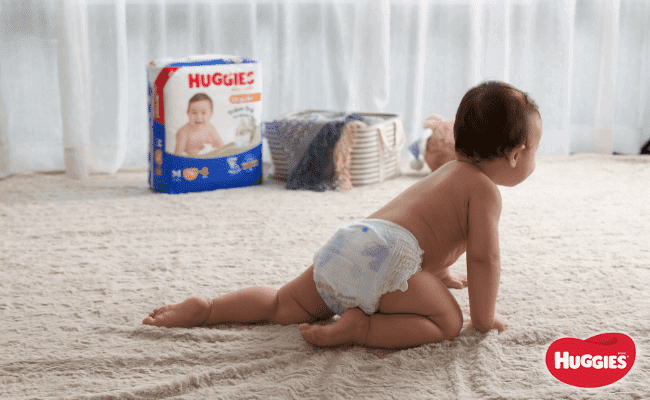 Bỉm quần Huggies giúp bé chơi đùa vô tư mà không lo khó chịu