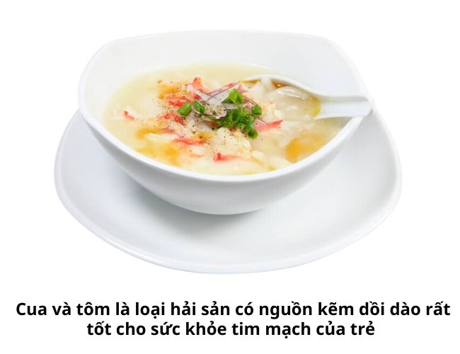 Cua và tôm là loại hải sản có nguồn kẽm dồi dào rất tốt cho sức khỏe tim mạch của trẻ