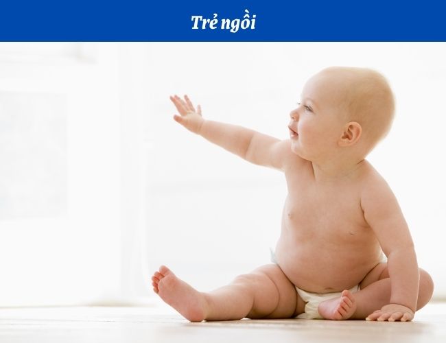 Các cột mốc phát triển về vận động thể chất của bé theo từng tháng